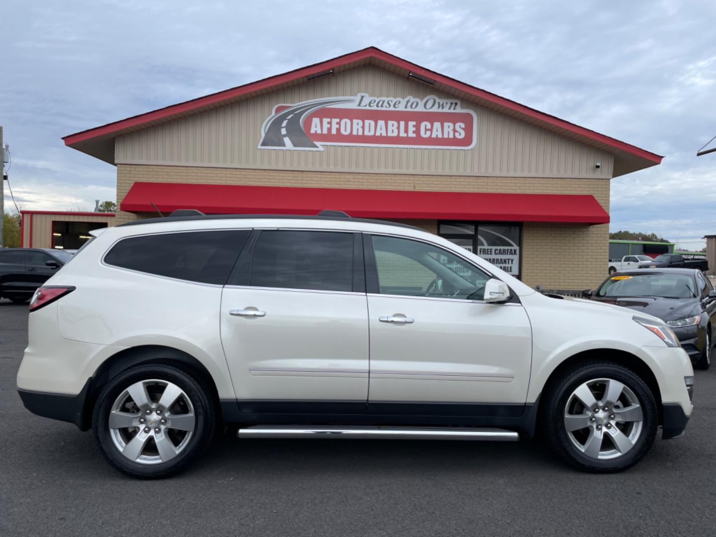 2014 White Chevrolet Traverse (1GNKRJKDXEJ) with an V6, 3.6 Liter engine, Automatic, 6-Spd transmission, located at 8008 Warden Rd, Sherwood, AR, 72120, (501) 801-6100, 34.830078, -92.186684 - Photo#0